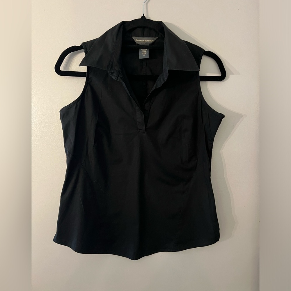 Banana republic sleeve less black blouse size :M